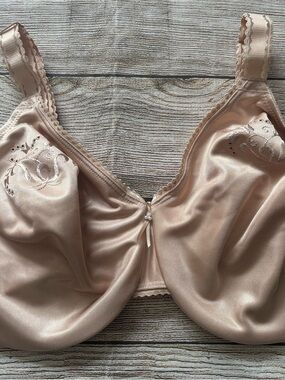 Wacoal underwire nude Bra with adjustable straps, sz. 36DD